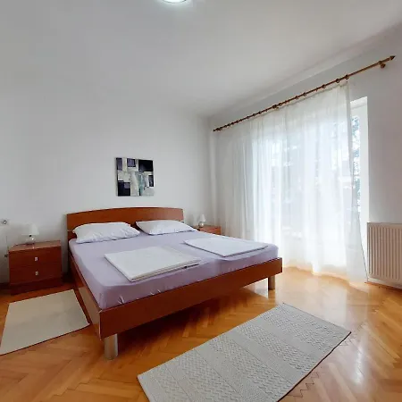 Daniela Apartament *