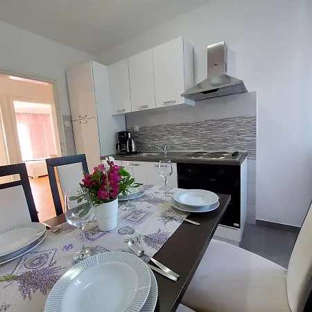 Daniela * Crikvenica